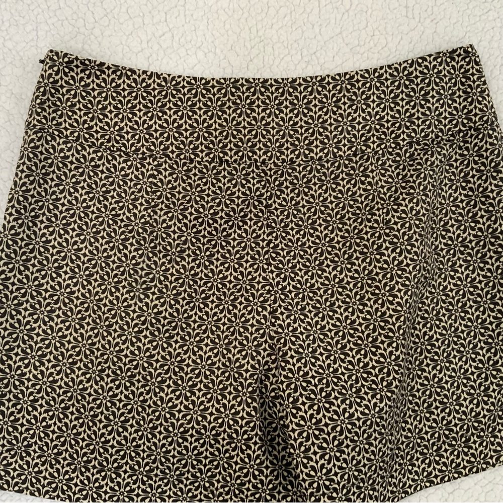 Ann Taylor Loft Size 6 Shorts Black Tan Floral Print Mid Rise Side Zip Pockets - Picture 9 of 15